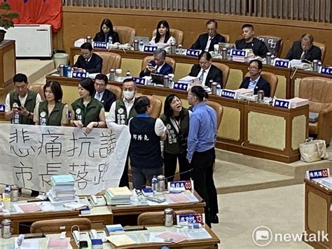 侯友宜請假新北議會大亂鬥 議長宣布書面報告遭綠圍剿 政治 Newtalk新聞