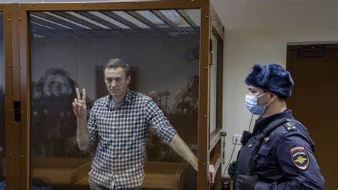 Russie Lopposant Alexeï Navalny Condamné à Neuf Ans De Prison Pour