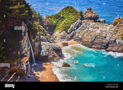 Close Up Of Hidden Waterfall In Coastal Ocean Cove Stock Photo Alamy