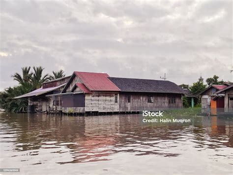 Martapura River South Borneo Indonesia Stock Photo - Download Image Now ...