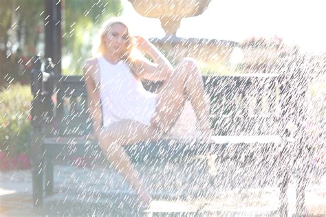 Big Booty Blonde Sluty AJ Applegate 081 Porn Pic