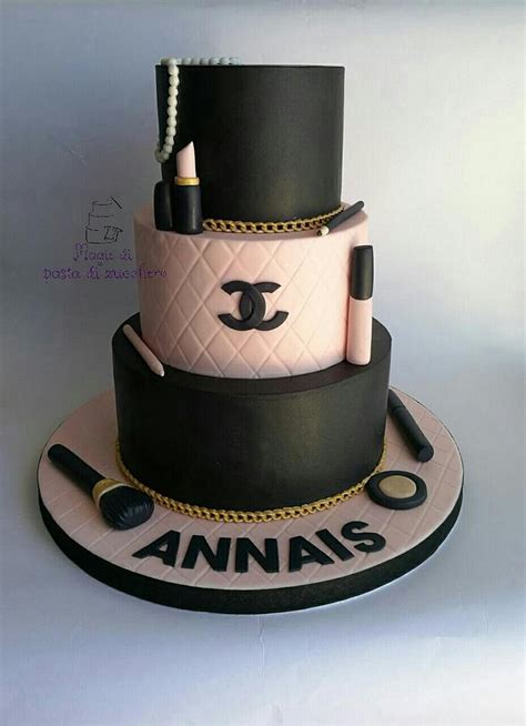 Chanel Cake Decorated Cake By Mariana Frascella Cakesdecor