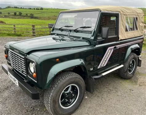 LAND ROVER DEFENDER 90 300 Tdi Nut Bolt Rebuild On A Galvanised