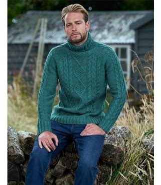 Dunkles Moosgr N Rollkragenpullover Mit Aran Zopfmuster Aus Reiner