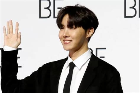 J Hope Bts Bertolak Ke Chicago Untuk Festival Lollapalooza Kabar Fajar