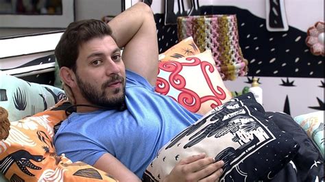 Caio aponta para Thaís no BBB21 Arthur Projota e Carla podem votar