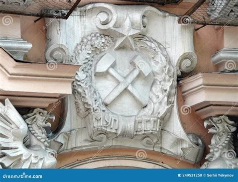 Fassade Eines Alten Gebäudes Mit Wappen Redaktionelles Bild Bild von