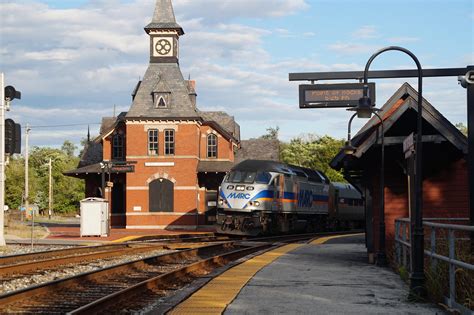 MARC 25 pulls a Brunswick Line train into Point of Rocks station, 9/27 ...