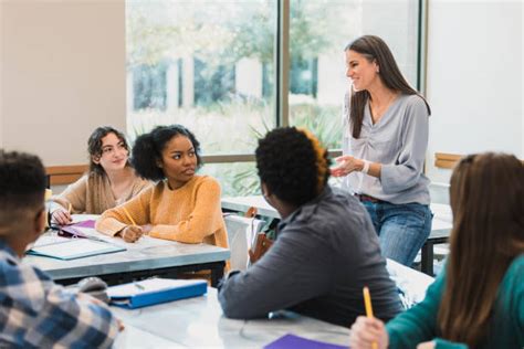 OPOSITAR PARA SER PROFESOR DE SECUNDARIA EN ESPAÑA UN CAMINO DE