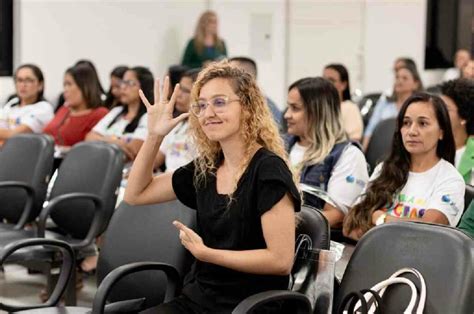 Prefeitura De Murici Realiza Aula Inaugural Do Curso B Sico De Libras