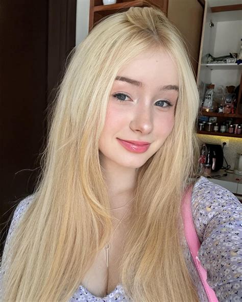 ปักพินโดย Naved Ansari ใน Bule Barbie doll ในปี 2025