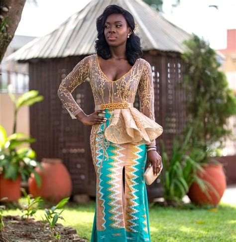 Pin By Anita Anim On Kente African Fashion Dresses African Wear