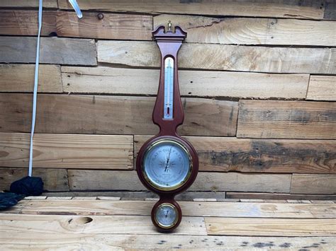 Lot - Vintage wall barometer