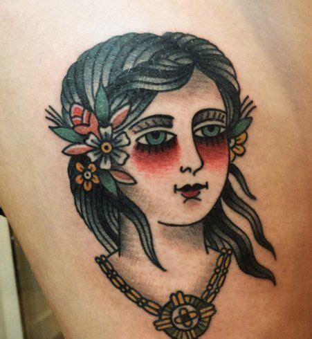 30 idées tatouages irrésistibles pour vous inspirer Hawaiian tattoo