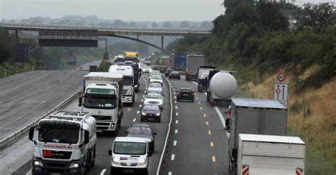 Brennender Lastwagen Sorgt F R Lange Staus Pforzheim Pforzheimer