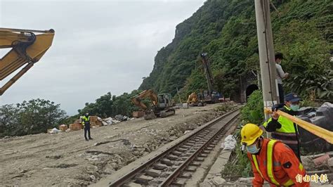 台鐵出軌》「第5節車廂」移出明顯變形 第6節車廂還卡1遺體 社會 自由時報電子報