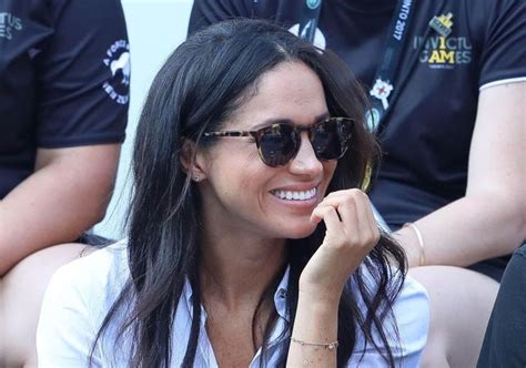 Meghan Markle Ne Quitte Jamais Ces Lunettes De Soleil Et On Comprend