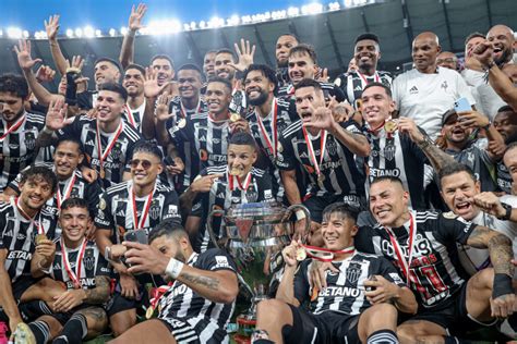 Atlético MG vira contra Cruzeiro e fica vice campeonato Explore a