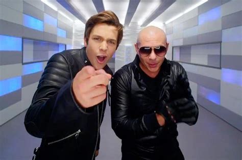 Sección Visual De Austin Mahone And Pitbull Mmm Yeah Vídeo Musical