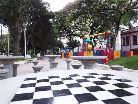 Praça Olívio Amorim - Praças são opções de lazer saudável e seguro em meio à pandemia da Covid-19