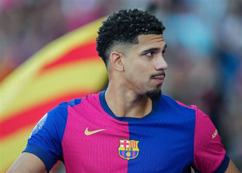 Ronald Araújo to sign new deal with Barcelona