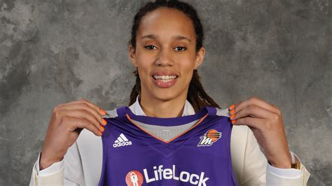 Brittney Griner wiki, bio, age, wife, dunk, net worth, parents, height