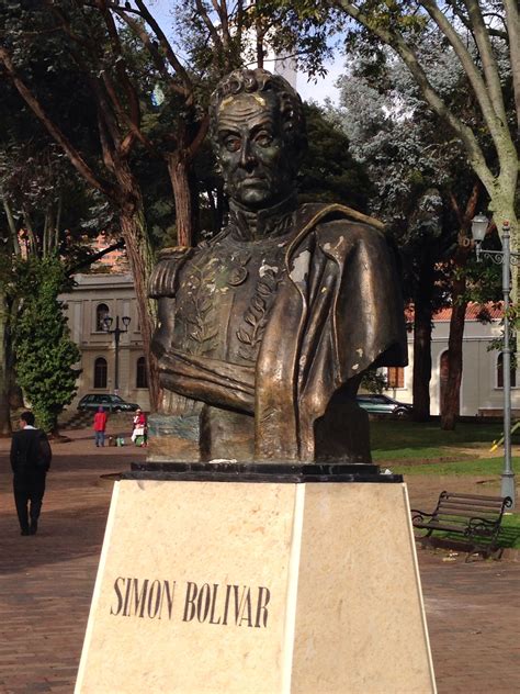 Monumento A Simon Bolivar En Parque De Usaquen Bogota Colombia