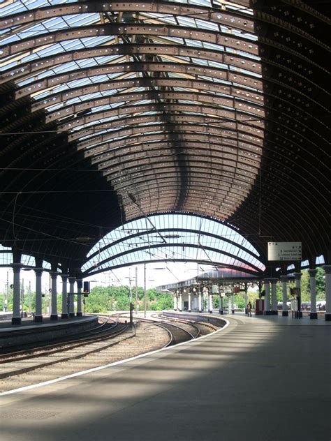 How to read the board for york train station departures 25