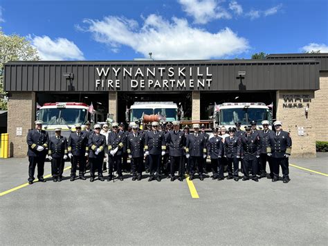 Stylists explain the easiest way to maintain a children's mohawk 23