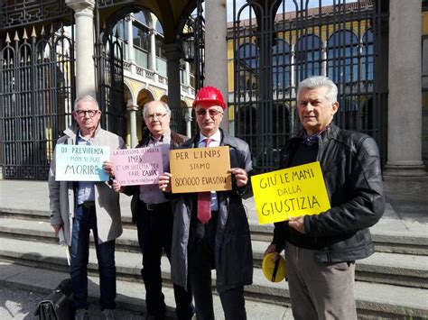 Flash Mob Dei Professionisti Davanti Al Tribunale Video Prima Monza