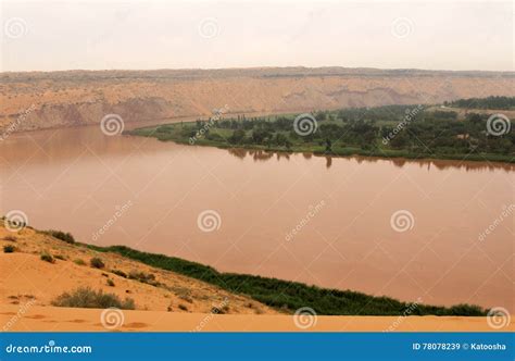 Il Fiume Giallo Huang He Paesaggio Stupefacente In Shapotou Cina