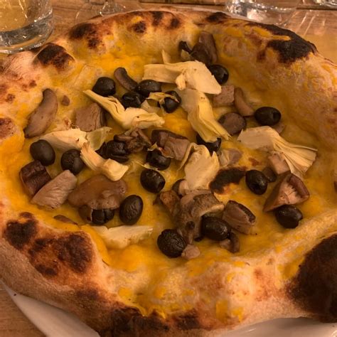 Bar Montuliveto Pizza Con Crema Di Zucca Carciofini Funghi E Olive