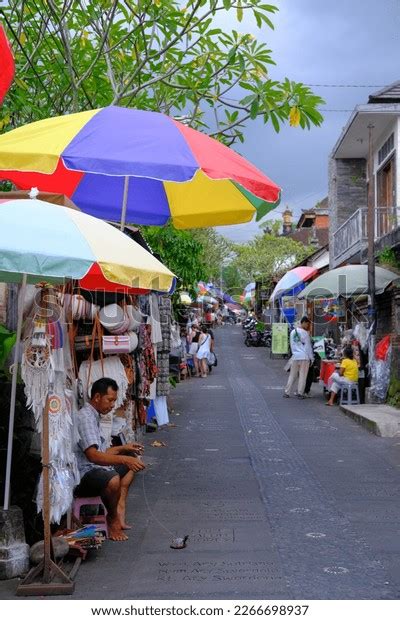 Ubud Art Market Bali Indonesia 2023-02-24 Stock Photo 2266698937 ...