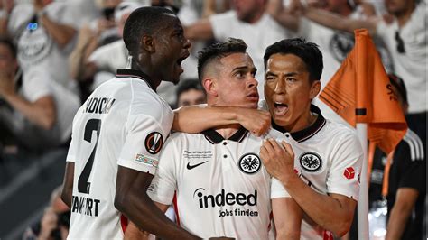 Eintracht Frankfurt Feiert Europapokal Triumph Gegen Glasgow Rangers Sternde