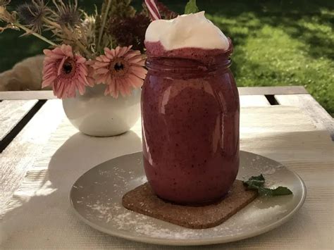 Beeren Smoothie Aus Waldfr Chten Mit Sahne H Ubchen