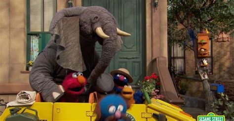 Sesame Street Elmo Loves Animals Streaming