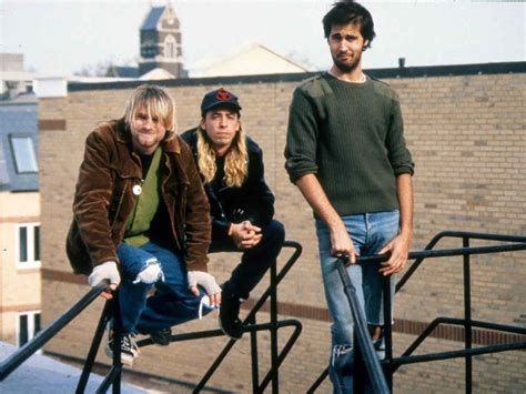 What gun did kurt cobain use remains a debated topic today 25