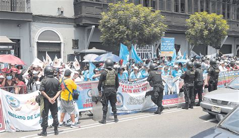 Dina Boluarte Anuncia Aumentos Pero Gremios Esperan Ver El Decreto