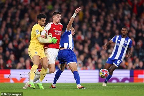 Arsenal 1 0 Porto 1 1 Agg 4 2 On Pens Gunners Survive Nail Biting