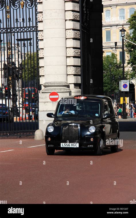 Hackney carriage uk hi-res stock photography and images - Alamy