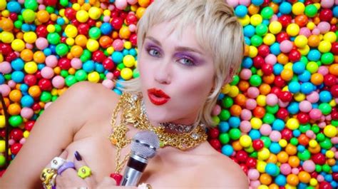 Review Miley Cyrus Plastic Hearts Lets Her Voice And Lyrics Shine