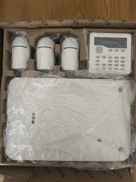 Eaton Scantronic Hybrid Alarm Kit With Wired Keypad I On40h Kit Wkp