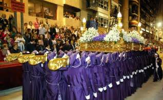 Tradiciones de Semana Santa para disfrutarla al máximo Mujeres y