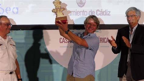 Alex Pella recibió el Premio Juan Sebastián Elcano por su vigente