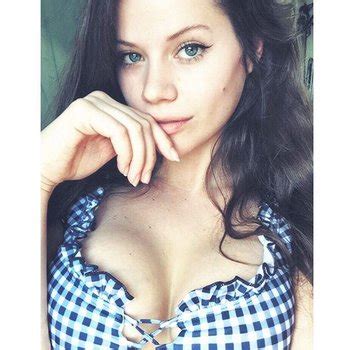 Sash Suicide Babe Page Watch This Centerfold On FreeOnes