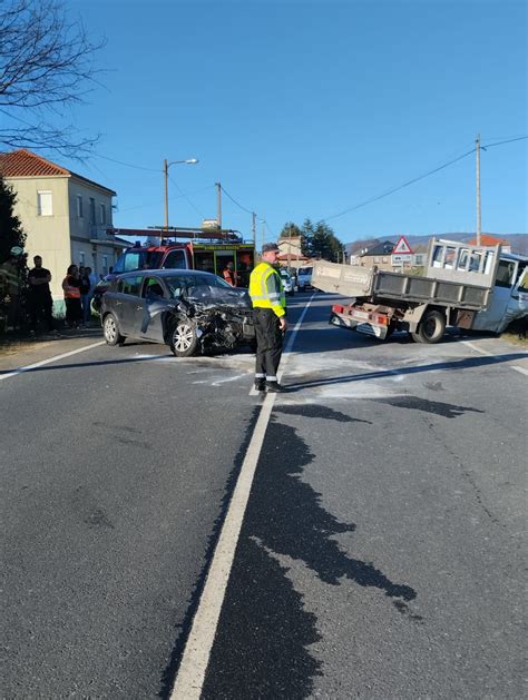 Un Herido Grave Tras Una Colisi N Frontolaretal Entre Un Turismo Y Un