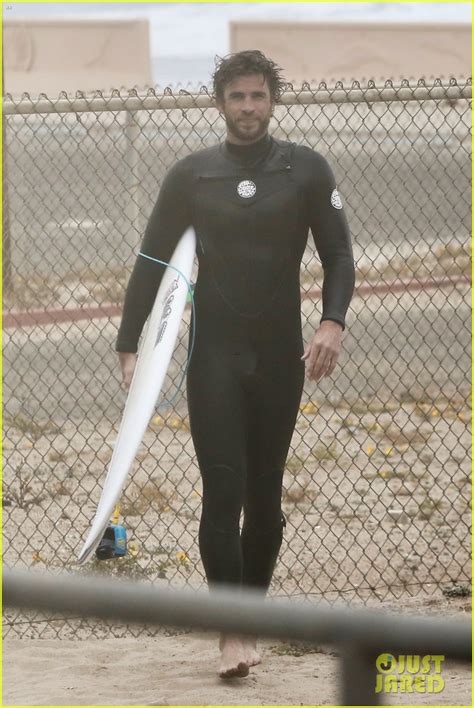 Liam Hemsworth Bares Hot Bod While Stripping Out Of Wetsuit Photo 4095883 Liam Hemsworth