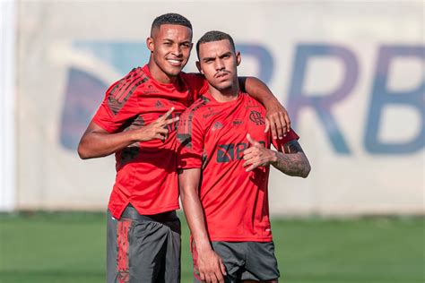 A Dois Jogos Do Fim Do Ano Flamengo Chega A 34 Atletas Da Base