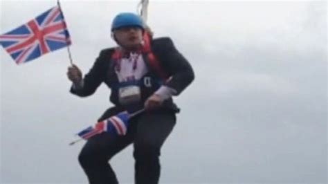 Boris Johnson left hanging on zip wire during Olympic event - BBC News