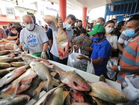 Wilson Lima Acompanha A Entrega De Toneladas De Pescado A Mais De Mil